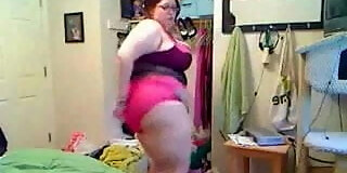 amateur,bbw,big ass,chubby,dancing,funny,glasses,homemade,solo,